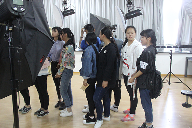 學(xué)校組織開展全國職業(yè)教育活動(dòng)周校園開放日活動(dòng)